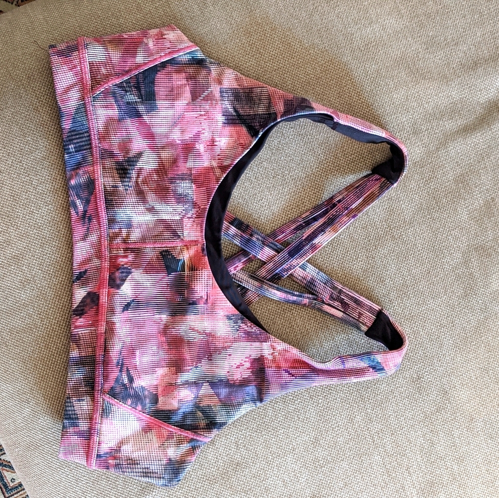 Lululemon stash bra